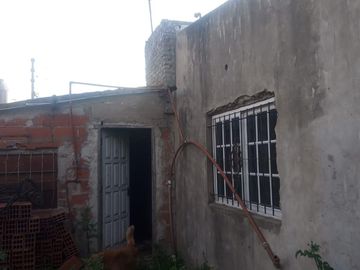 Casa en venta - 5 Dormitorios 3 Baños - 230mts2 - Longchamps