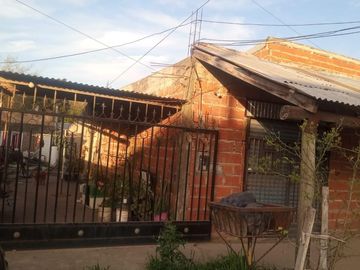Casa en venta - 5 Dormitorios 3 Baños - 230mts2 - Longchamps