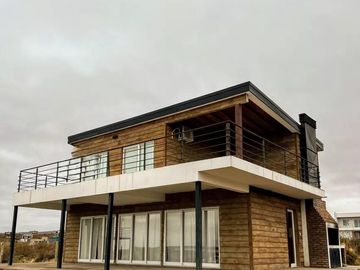 Casa en venta - 2 Dormitorios 2 Baños - Cocheras - 160Mts2 - Neuquén