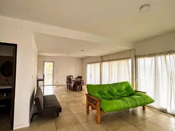 Casa en venta - 2 Dormitorios 2 Baños - Cocheras - 160Mts2 - Neuquén