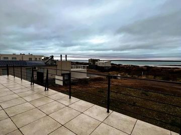Casa en venta - 2 Dormitorios 2 Baños - Cocheras - 160Mts2 - Neuquén