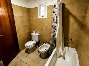Casa en venta - 2 Dormitorios 2 Baños - Cocheras - 160Mts2 - Neuquén