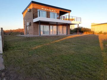Casa en venta - 2 Dormitorios 2 Baños - Cocheras - 160Mts2 - Neuquén