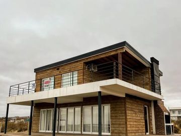 Casa en venta - 2 Dormitorios 2 Baños - Cocheras - 160Mts2 - Neuquén