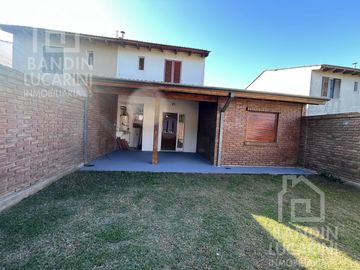 Casa en  Venta en Berazategui 3 Habitaciones. Impecable.