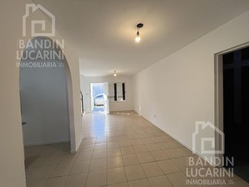 Casa en  Venta en Berazategui 3 Habitaciones. Impecable.