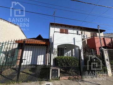 Casa en  Venta en Berazategui 3 Habitaciones. Impecable.