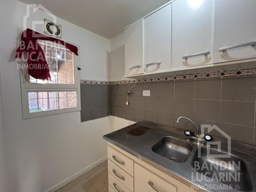 Casa en  Venta en Berazategui 3 Habitaciones. Impecable.