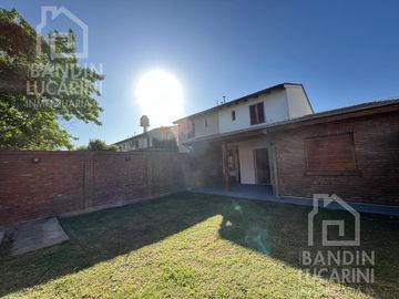 Casa en  Venta en Berazategui 3 Habitaciones. Impecable.