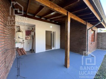 Casa en  Venta en Berazategui 3 Habitaciones. Impecable.