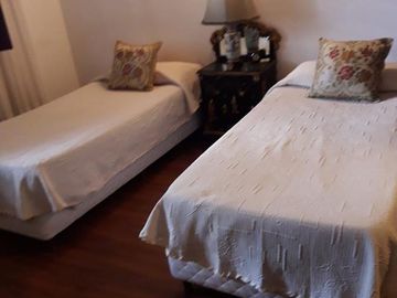 Casa - La Cumbre Cordoba 4 ambientes, 3 baños mas toilette, escritorio, gran parque.