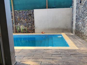 Se vende casa en barrio Privado Panambi