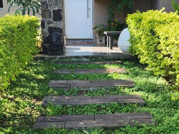 Se vende casa en barrio Privado Panambi