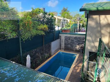 Se vende casa en barrio Privado Panambi