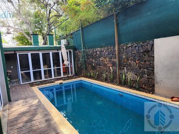 Se vende casa en barrio Privado Panambi