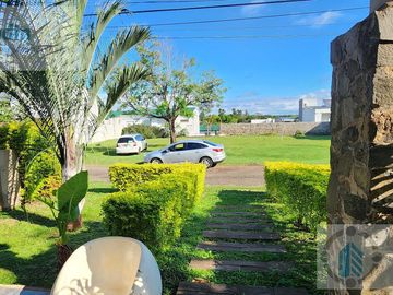 Se vende casa en barrio Privado Panambi