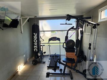 Se vende casa en barrio Privado Panambi