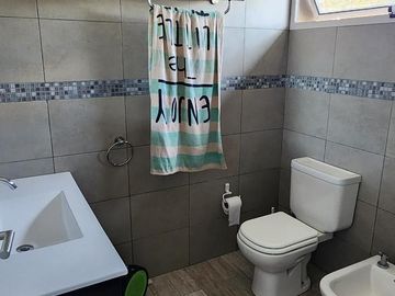 Se vende casa en barrio Privado Panambi