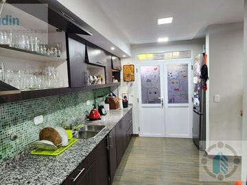 Se vende casa en barrio Privado Panambi