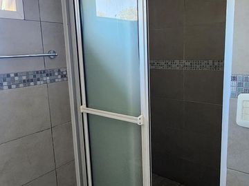 Se vende casa en barrio Privado Panambi