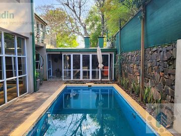 Se vende casa en barrio Privado Panambi