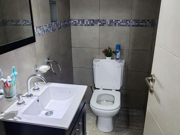 Se vende casa en barrio Privado Panambi