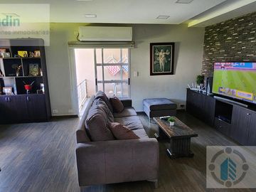 Se vende casa en barrio Privado Panambi