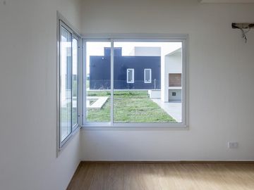 Casa en venta con renta - Barrio San Simon, Canning