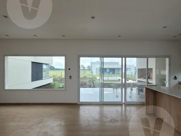 Casa en venta con renta - Barrio San Simon, Canning