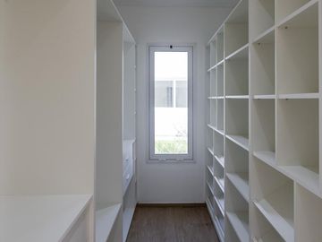 Casa en venta con renta - Barrio San Simon, Canning