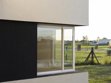 Casa en venta con renta - Barrio San Simon, Canning