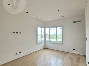 Casa en venta con renta - Barrio San Simon, Canning