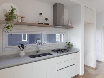 Casa en venta con renta - Barrio San Simon, Canning