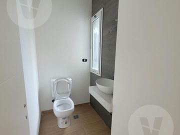 Casa en venta con renta - Barrio San Simon, Canning