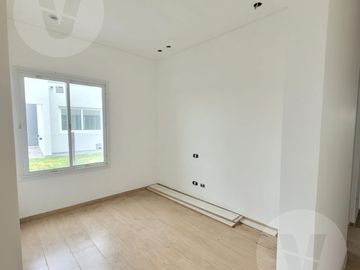 Casa en venta con renta - Barrio San Simon, Canning