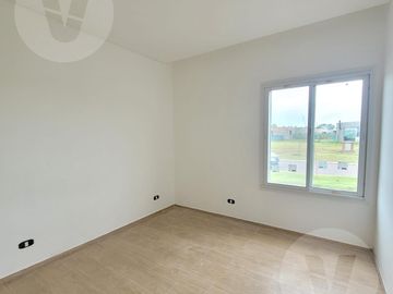Casa en venta con renta - Barrio San Simon, Canning