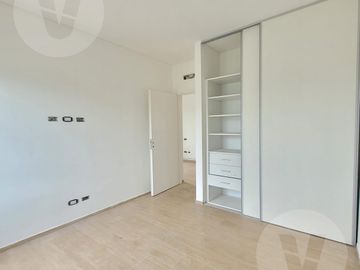 Casa en venta con renta - Barrio San Simon, Canning