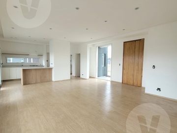 Casa en venta con renta - Barrio San Simon, Canning