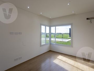 Casa en venta con renta - Barrio San Simon, Canning