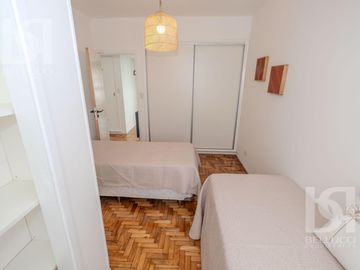 4 AMBIENTES A LA CALLE CON BALCON TERRAZA Y VISTA LATERAL AL MAR