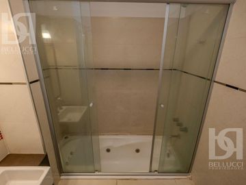 4 AMBIENTES A LA CALLE CON BALCON TERRAZA Y VISTA LATERAL AL MAR