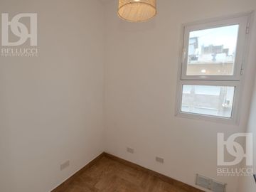 4 AMBIENTES A LA CALLE CON BALCON TERRAZA Y VISTA LATERAL AL MAR