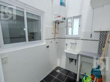 4 AMBIENTES A LA CALLE CON BALCON TERRAZA Y VISTA LATERAL AL MAR