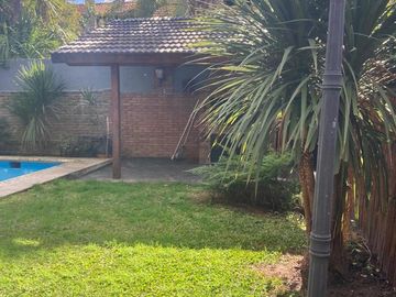 Casa - La Lucila-Vias/Maipu  5 ambientes -