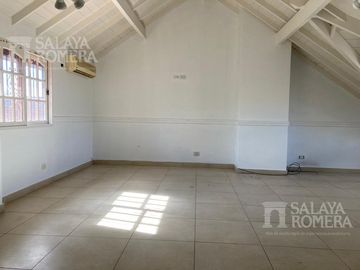 Casa - La Lucila-Vias/Maipu  5 ambientes -