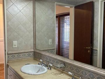 Casa - La Lucila-Vias/Maipu  5 ambientes -