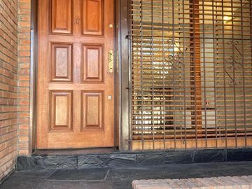 Casa - La Lucila-Vias/Maipu  5 ambientes -