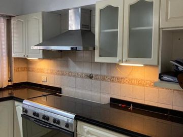 Casa - La Lucila-Vias/Maipu  5 ambientes -