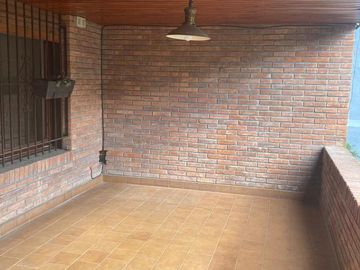Casa - La Lucila-Vias/Maipu  5 ambientes -