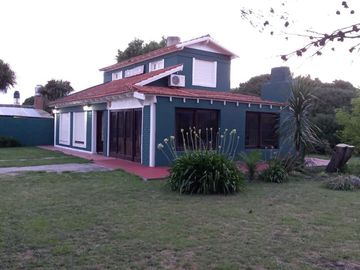 Casa en venta - 3 Dormitorios 2 Baños - 900Mts2 - Miramar